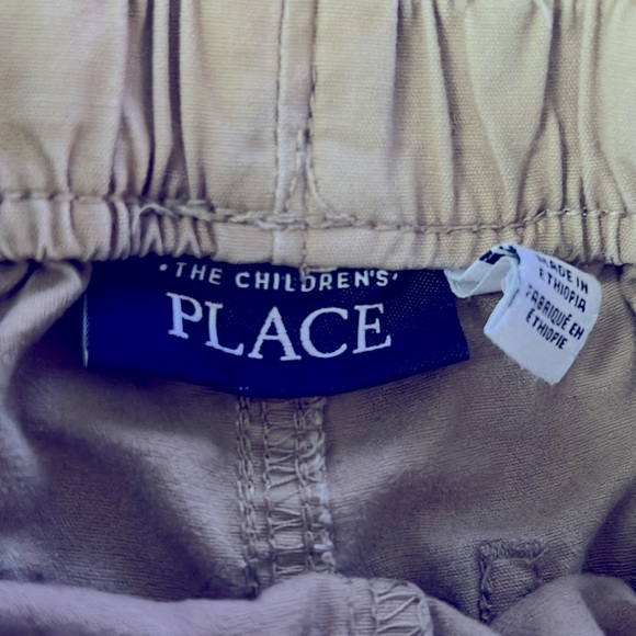 Khaki Shorts 🩳 - Picture 3 of 3